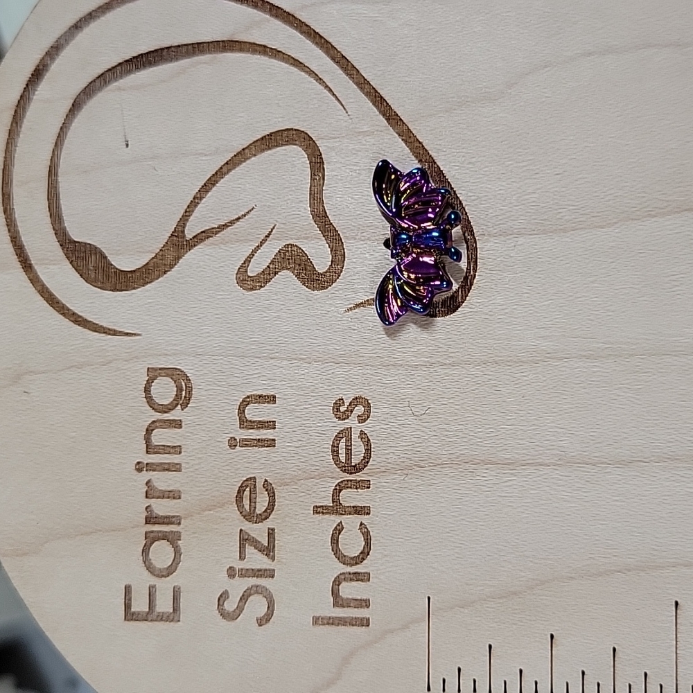 Oilslick Goth Bat Stud Earrings, mismatched pink and blue - Picture 4 of 5